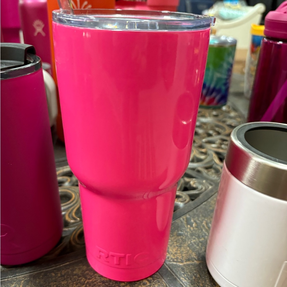 Rtic hot pink 30 oz tumbler w/ o handle it is EUC, has been painted.
